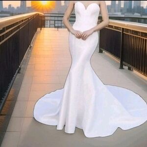 Casablanca Bridal, Style Leona Wedding Gown Collection, Pure White, 33/25 RP1509